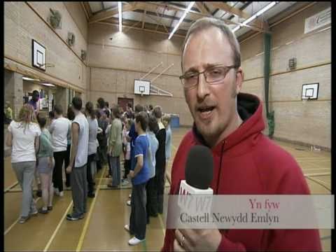 The Newcastle Emlyn Mechanikool Popping dance workshop on S4C's Wedi 7 welsh TV channel!