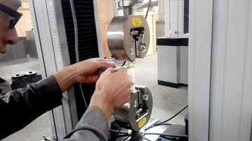 How to use  extensometer  on electronic universal testing machine