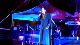 Adam Lambert singing "Soaked" at Mandalay Bay Beach in Las Vegas. (...