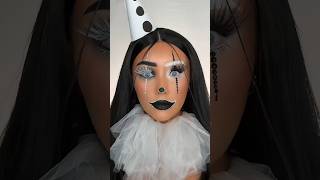 Black & white clown 🖤🤍 #clownmakeup #halloween #makeup #halloweenmakeuplook #halloween2023 #trends