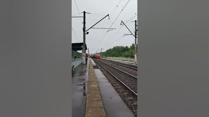 Ошибка 404 и надпись Испытания! Вл10у-404 с приветливой бригадой проследует о.п 252 км