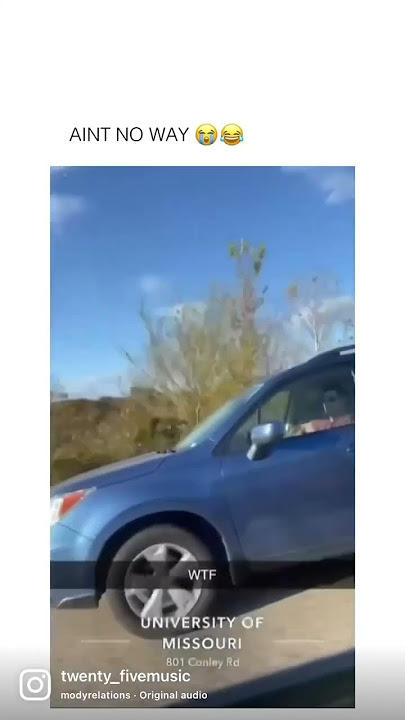 Girl gives her boyfriend bj while driving