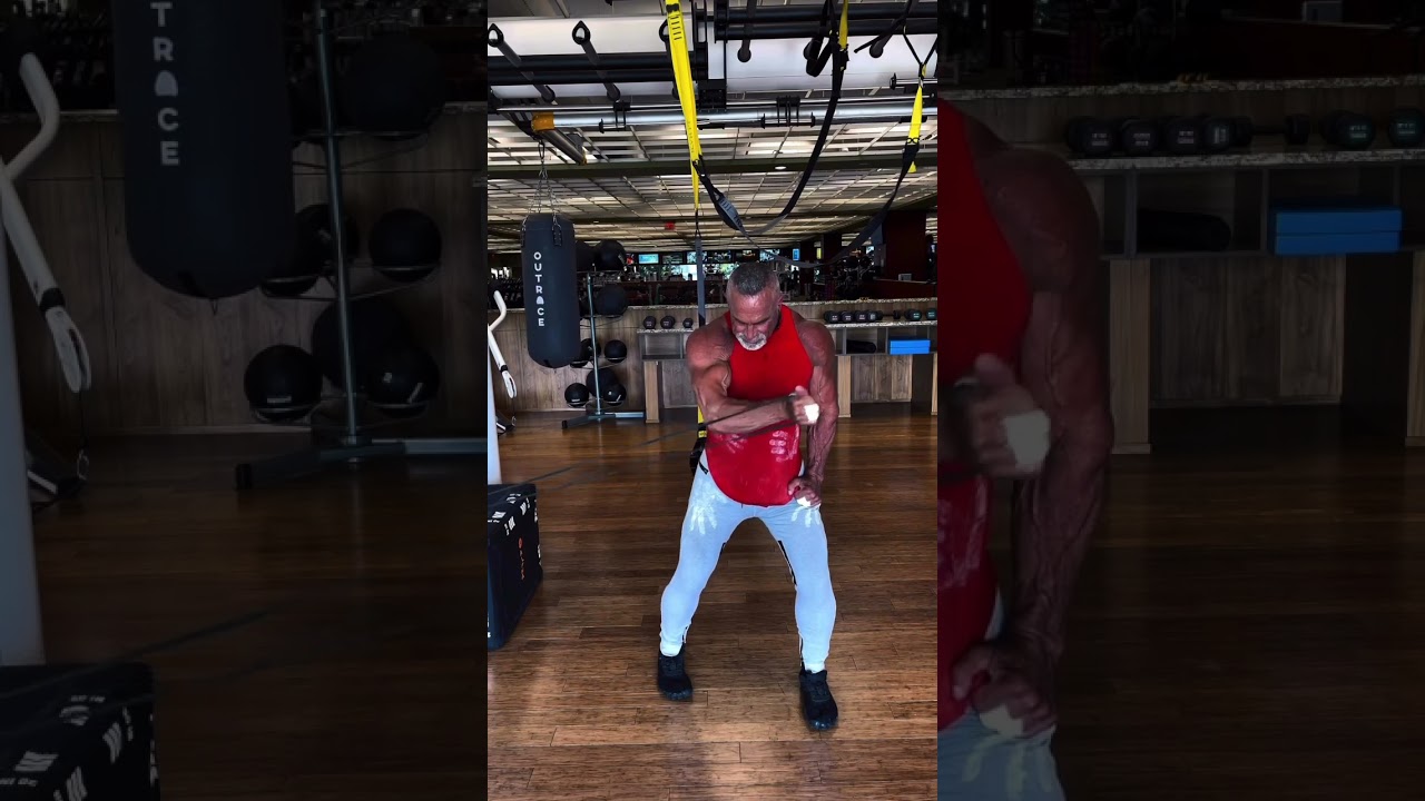 One arm resistance band crossovers are a great way to really isolate your pecs.#workout #workouttips