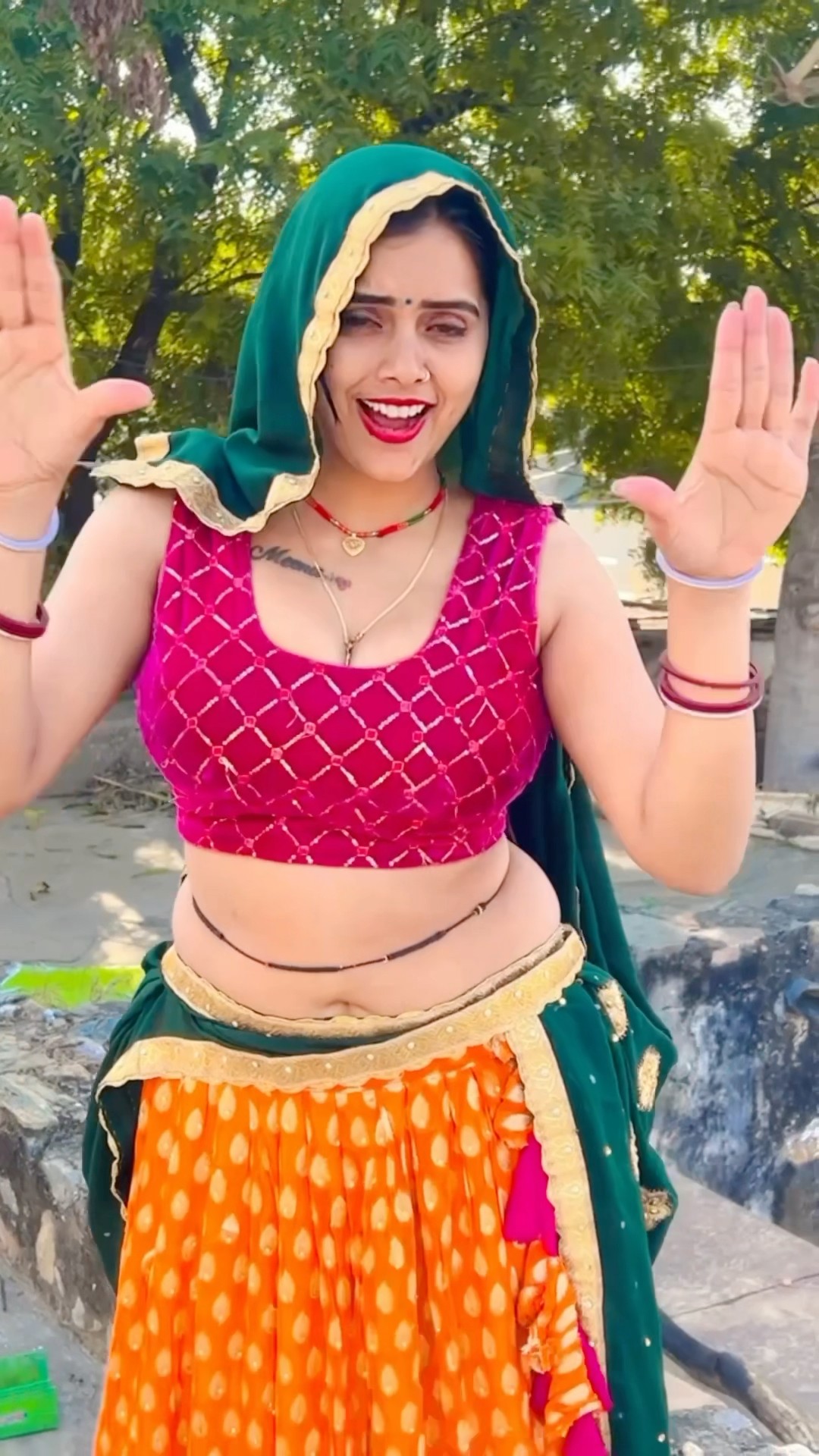 प्रयागराज मेले में तुही तुही दिखे #meenu #trending #dance #trendingshorts
