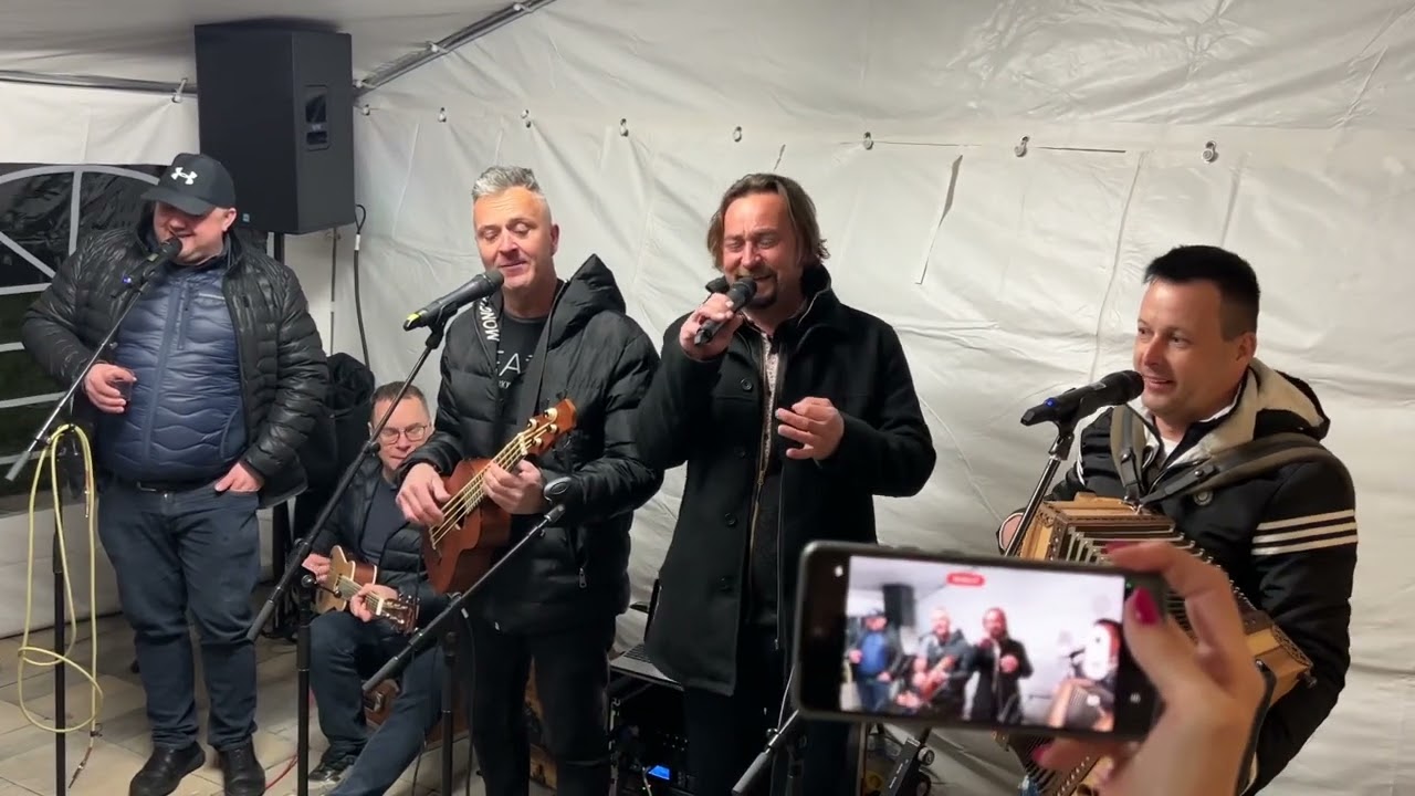 Oj zemljica, Rok Švab, Mike Orešar ( kitara ), Jože Sadek, Silvo Pliberšek in Robert Butolen