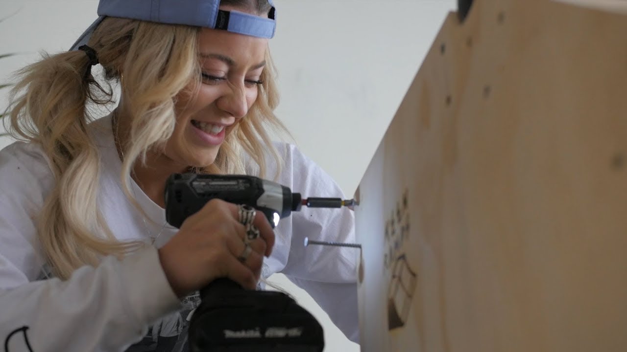 SKATEMOSS builds a quarter pipe INSIDE her apartment!
