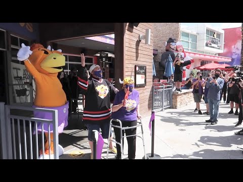 Mooby’s Orlando Opening Day - Meeting Kevin Smith at Jay & Silent Bob Pop Up Restaurant in Icon Park