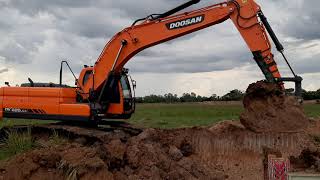 มาฟังเสียงปั้ม K3V DOOSAN DX225LCA ดั้มลั่นบ่อ ตาตุงก็มา บุ้งกี๋ใหญ่ excavator and truck EP.7352