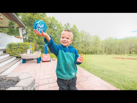 The Coolest TOY EVER! Playing with a kids Boomerang Ball