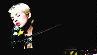 Bring Me Close(Spanish version / versión en español) - Mindy Gledhill