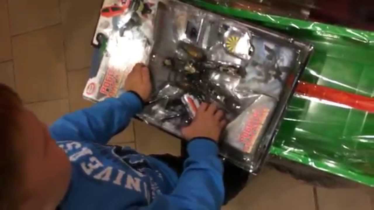 Машинки, роботы, конструктор для детей. Cars, robots, building kit for children.