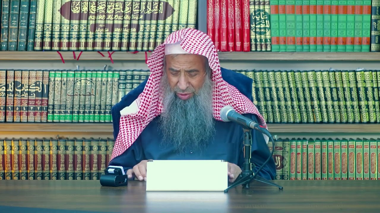 هل يجب مغادرة الأماكن العامة عند سماع من يسب الدين؟