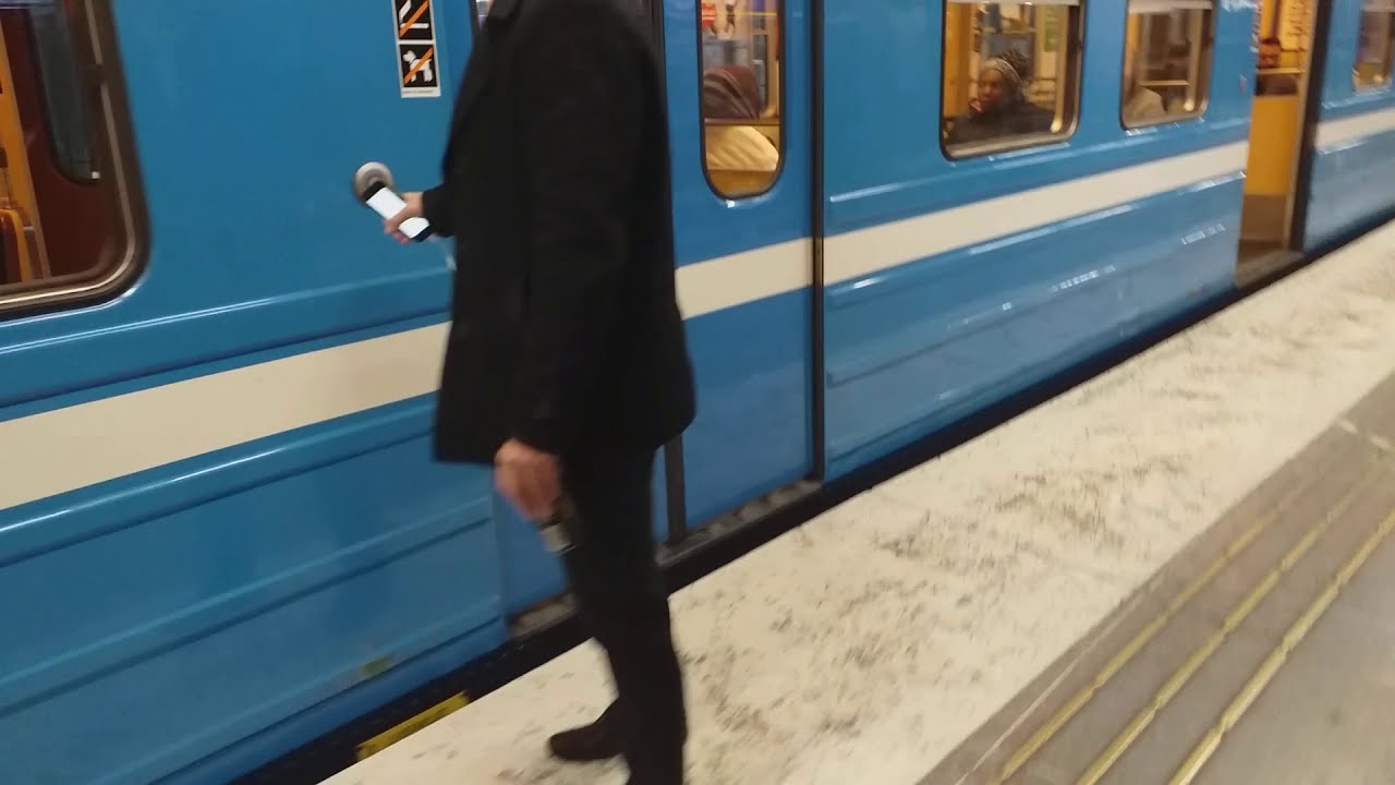 Resan Med Blandtåg C14 & C6 Tunnelbana Från Mariatorget Till Gamla Stan.