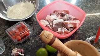 COSTELINHA DE PORCO FRITA NO ARROZ COM TOMATE CEREJA