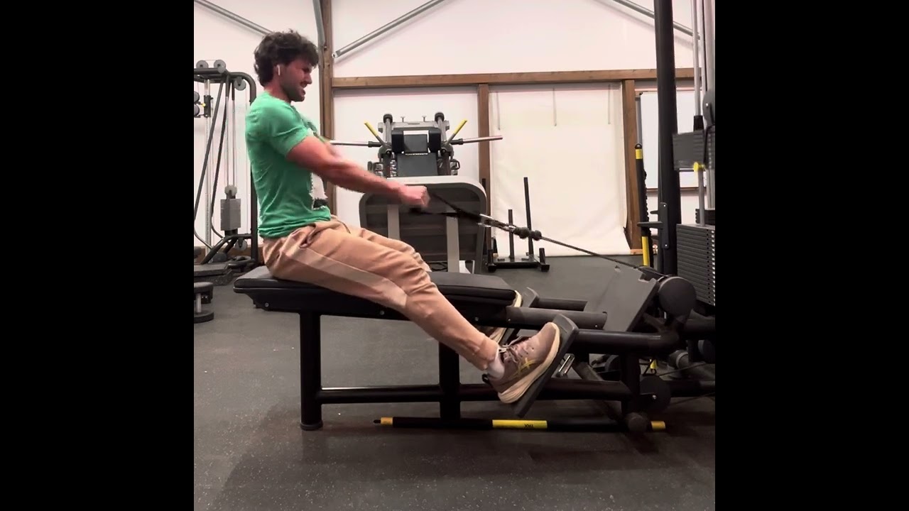  Musculation - Tirage horizontal poulie - poignées indépendantes 