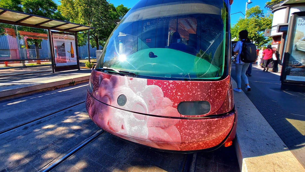 les trams de la ligne E et C et A et B et F et D