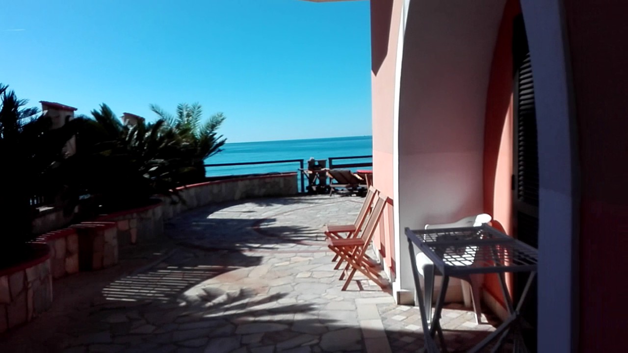 Acciaroli casa sulla spiaggia con solarium e posto auto