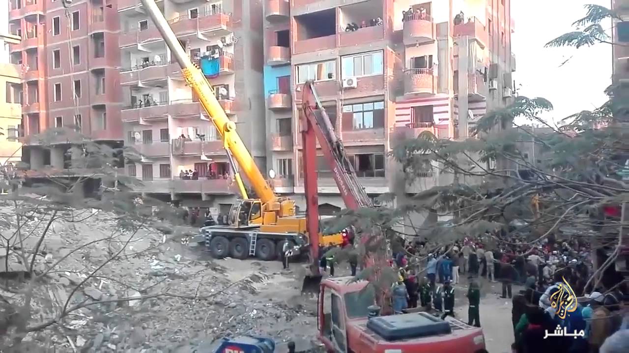 #شاهد ..  عمليات رفع انقاض العقار المنكوب بمنيا القمح