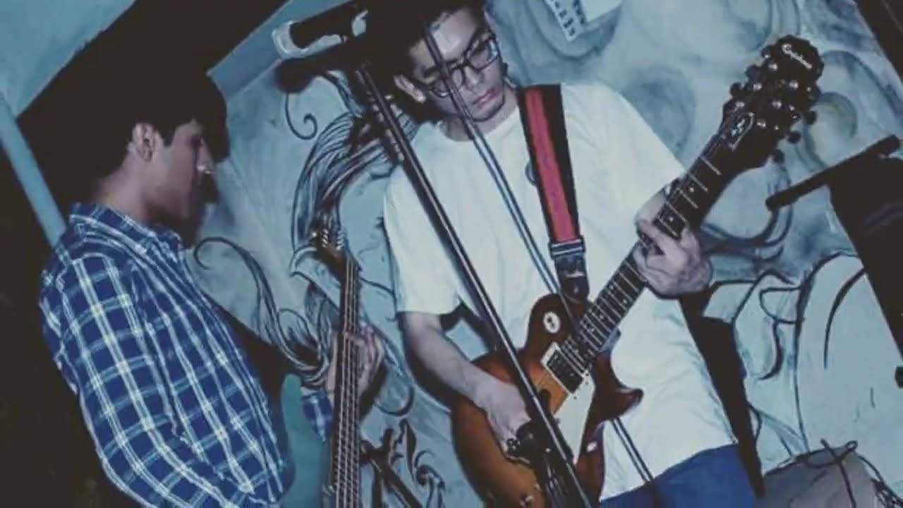 Clase B - Te mentirán video phone lyrics