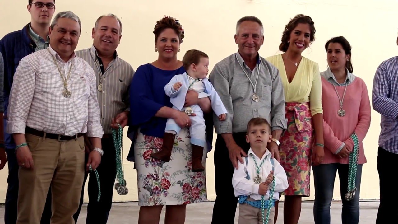 La imposición de medallas a todos los nuevos jóvenes romeros (2016)