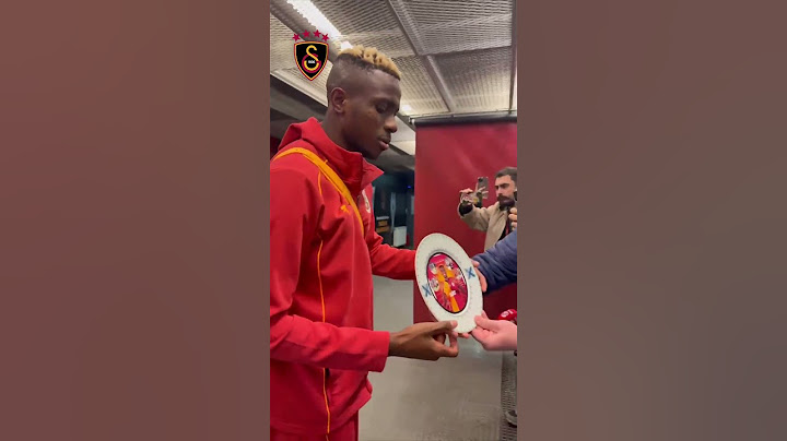 Victor Osimhen Kendisine Verilen Hediyeyi Kabul Etti (Galatasaray 3-3 Dinamo Kiev)