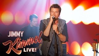 Brett Eldredge Performs Lose My Mind
