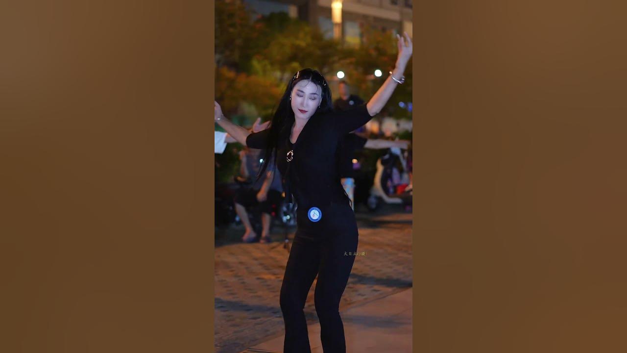 Tall Tibetan dancing girl，Beautiful Tibetan song and dance