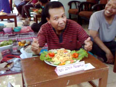 Menghias Nasi Goreng 