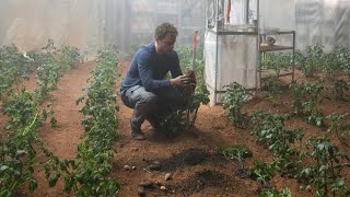 An Astronaut Becomes Stranded On Mars, He Grow Potato Using His Poop And Drink Urine To Survive.
