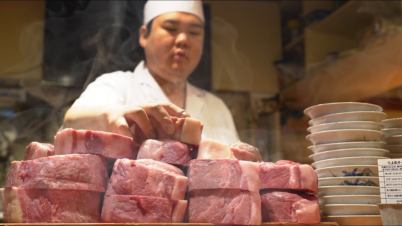 ⁣Giant Meat! Sumo Wrestler’s Katsudon カツ丼 - Japanese Street Food 相撲力士が作る超厚切りとんかつ ちよ松 大阪