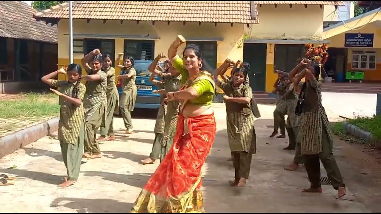 Mooji Mone: Traditional Tulu Folk Song and Dance Steps