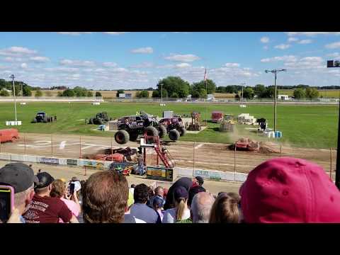 dawn-creten-wins-in-scarlet-bandit-|-2xtreme-monster-truck-showdown