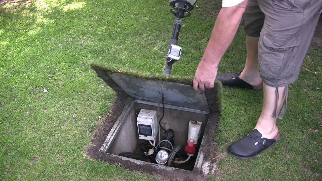 Brunnenbohren von Hand mit Kiespumpe - YouTube