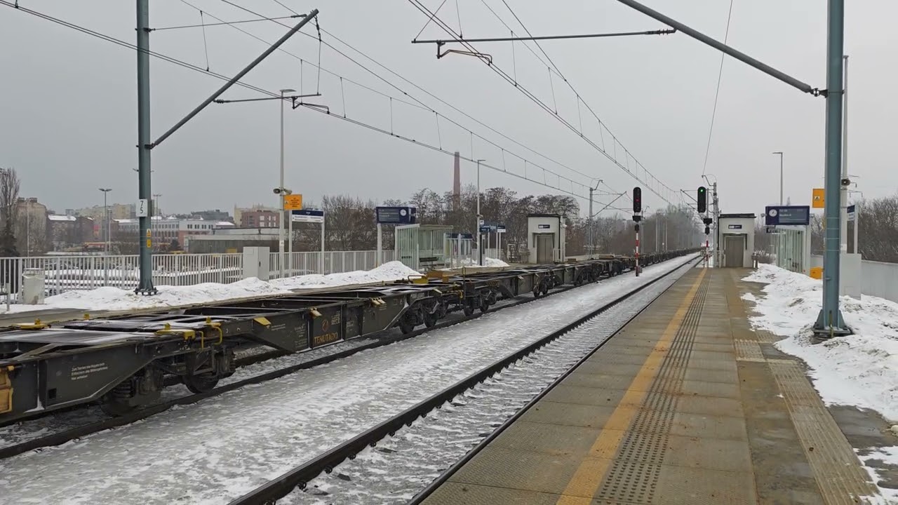 ECCO Rail EU07-465 z platformami 