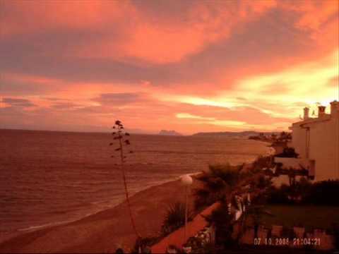this is a piano fronted song - YouTube