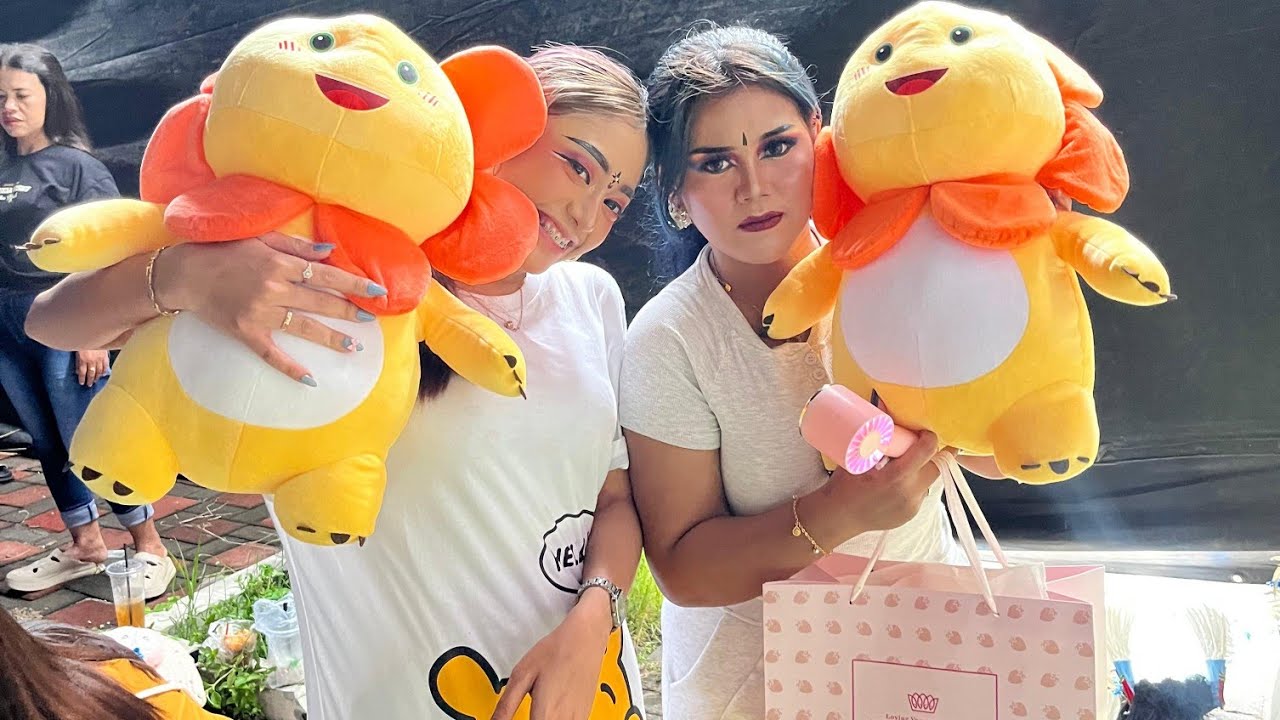 Pentas kali ini Mbk eka dan mbk dyah tetep berebut ‼️ padahal udah di kasih kembar 