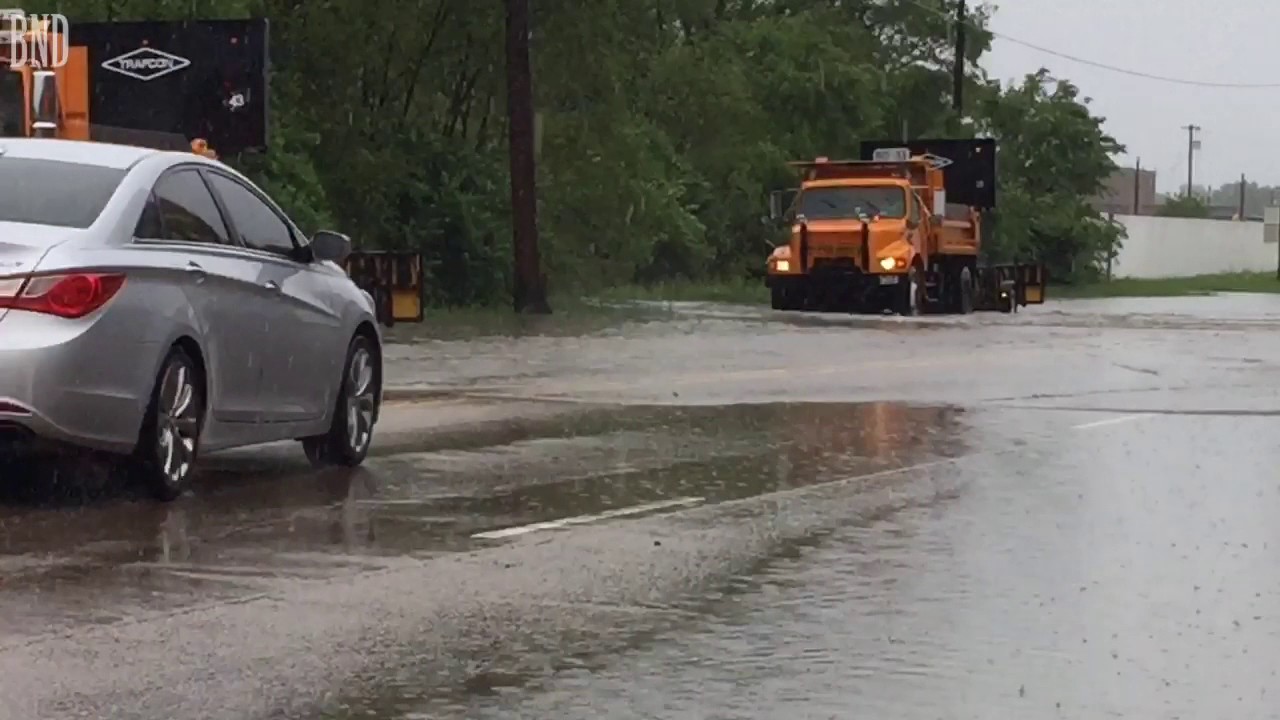 Illinois 15 barely passble near Alorton
