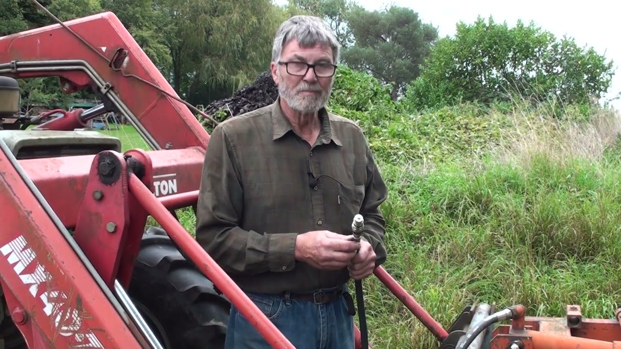 Avoiding implement hydraulic lock