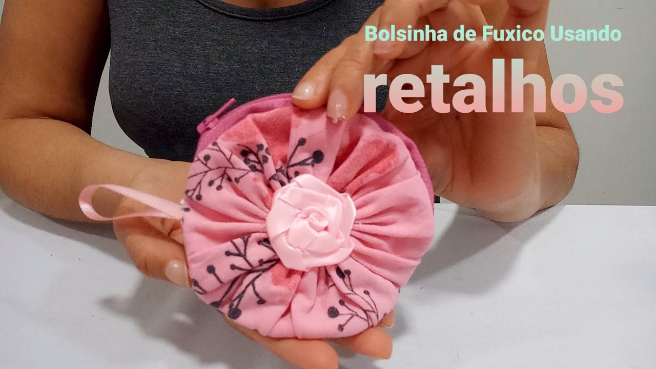 bolsa porta moedas de fuxicos acessório  a mão feito de retalhos
