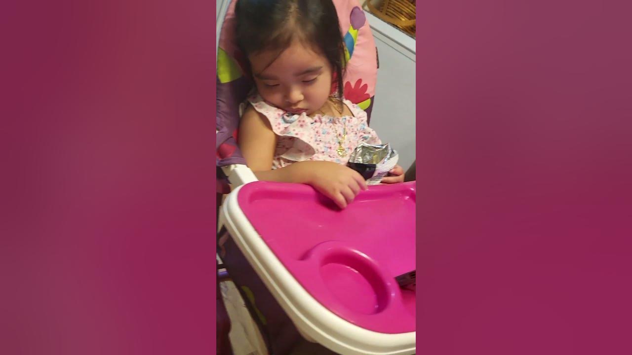 girl-is-falling-asleep-while-watching-cartoons-watchingtime