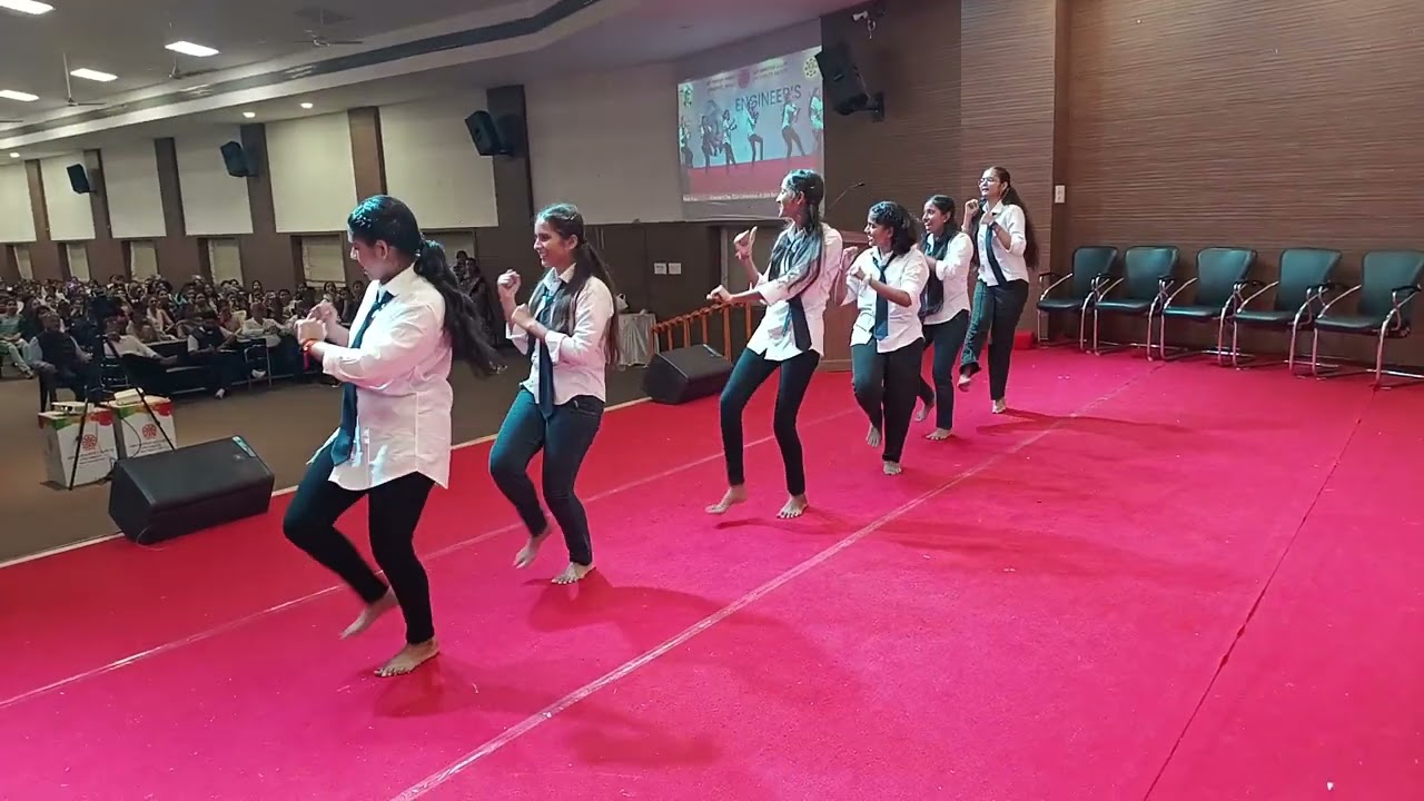 Girls Dance at Engineers Day 2024 🤩 | Shri Rawatpura Sarkar University | Raipur, Chhattisgarh |