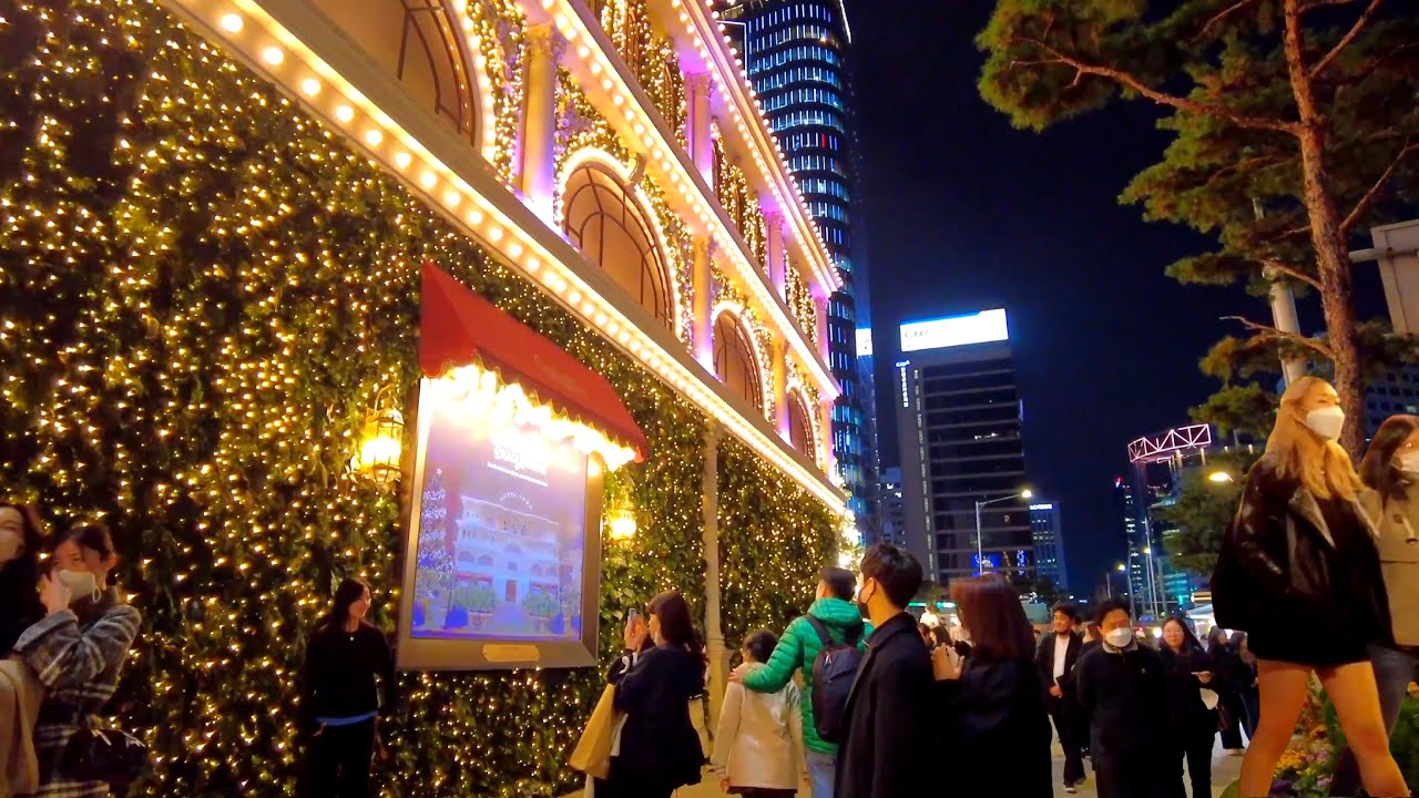 Lotte Department Store in Seoul | Christmas Lights Shopping Street in Myeongdong | Christmas Day