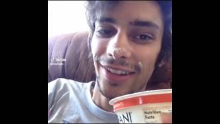 Devon Bostick beeing Devon Bostick beeing silly af: 'have you ever eaten Joghurt without a spoon?"❤️