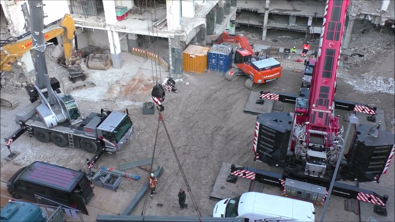 Liebherr LTM 1450 8.1 und LTM 3.1 1050 laden LKW ab