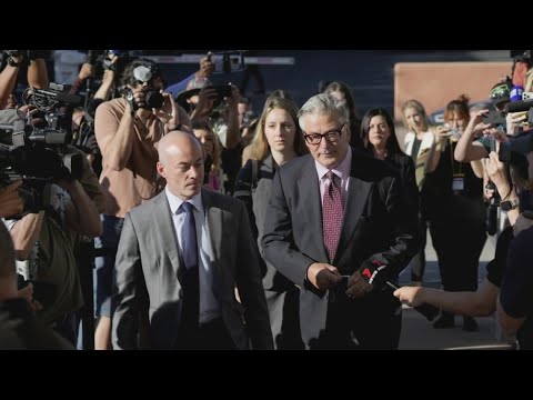 Alec Baldwin trial over "Rust" movie shooting begins - YouTube