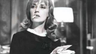 Video thumbnail of "Jeanne Moreau - Quelle histoire"