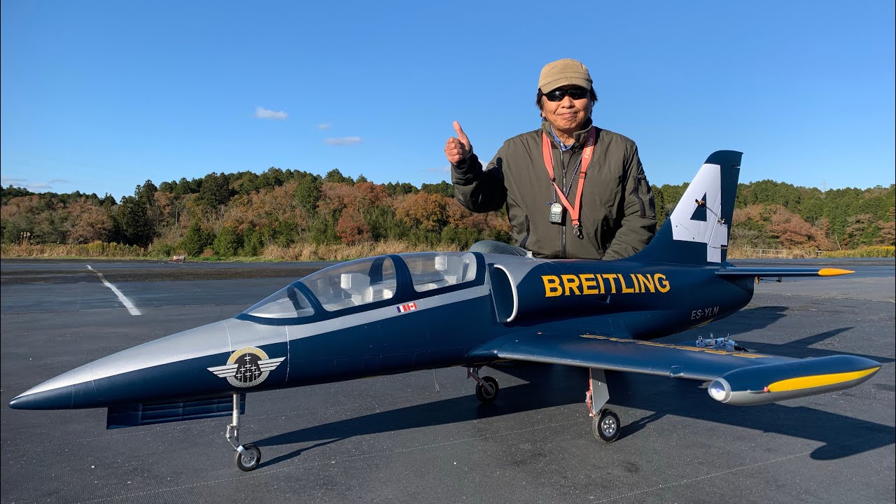アメリカ帰りのアニキが飛ばすラジコン飛行機がカッコ良過ぎる
