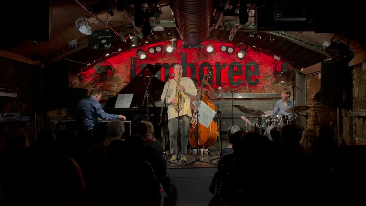 "El blues del nuevo día" by Alexey León, live at Jamboree