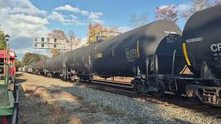 Friendly crew on 107-car long NS 153 thru Cornelia, Ga on 11/2/25