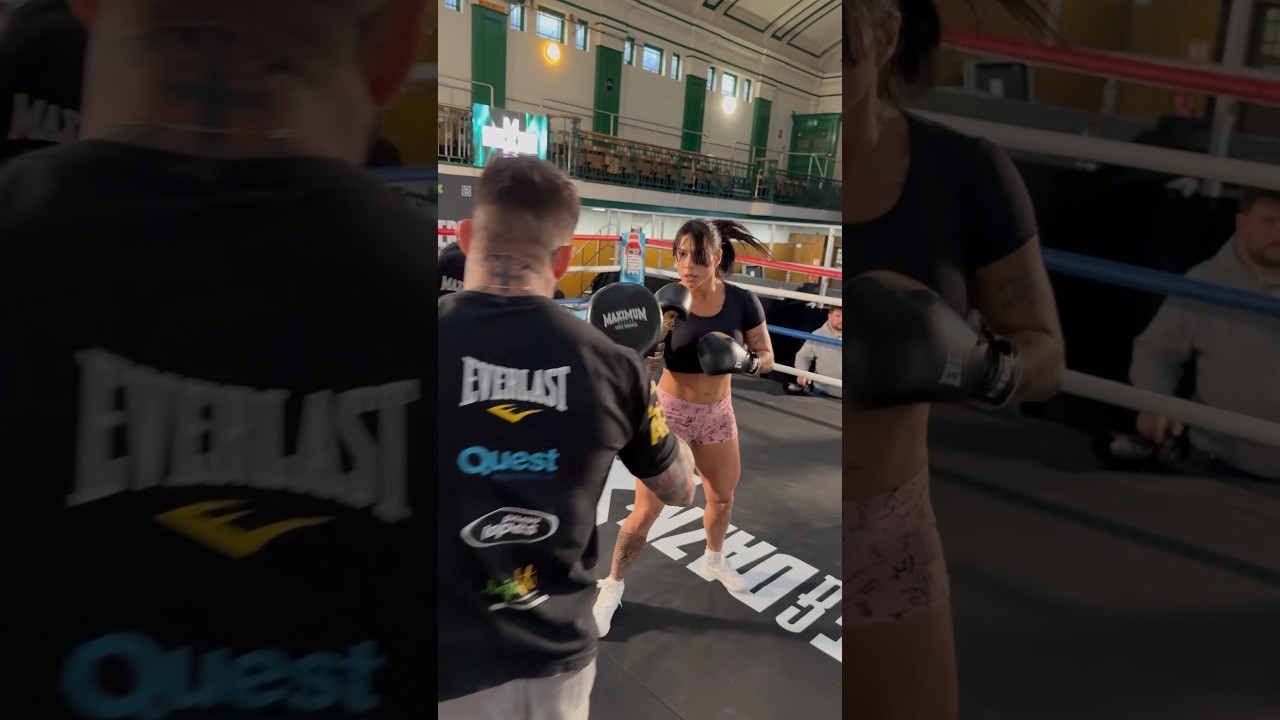Jully Poca SMASHES the pads at Misfits Boxing media workout 🧨🇧🇷